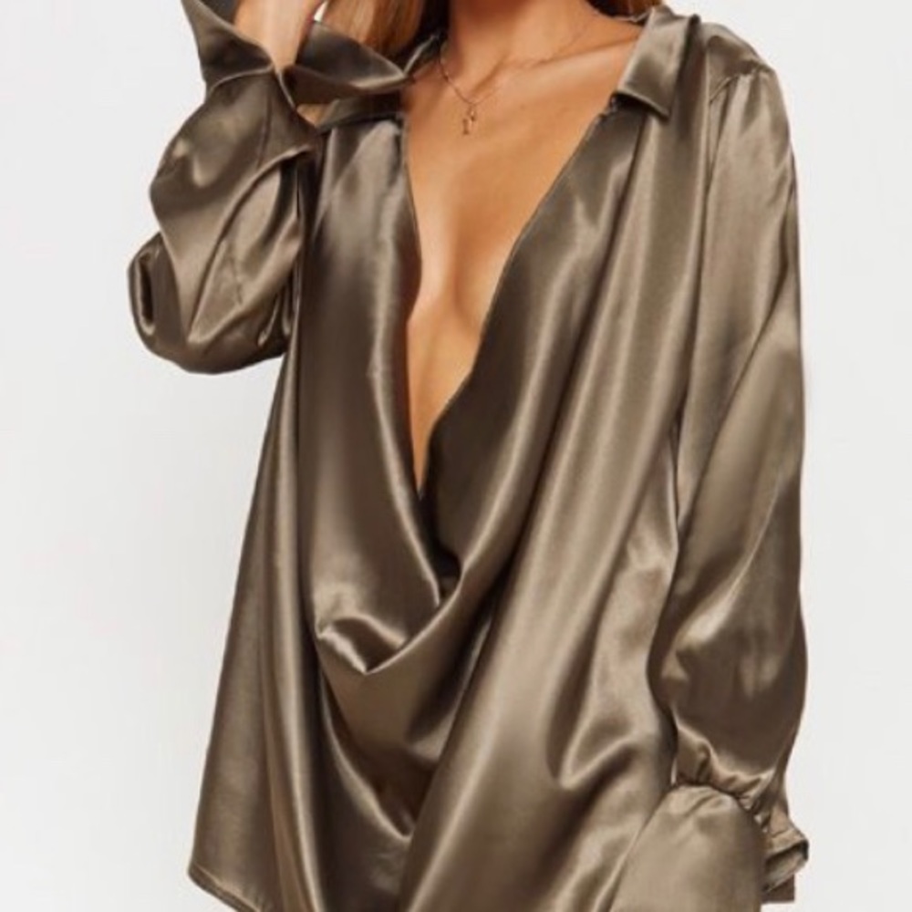 🌻NWT! Women’s Olive Green Satin Shirt. US size 4